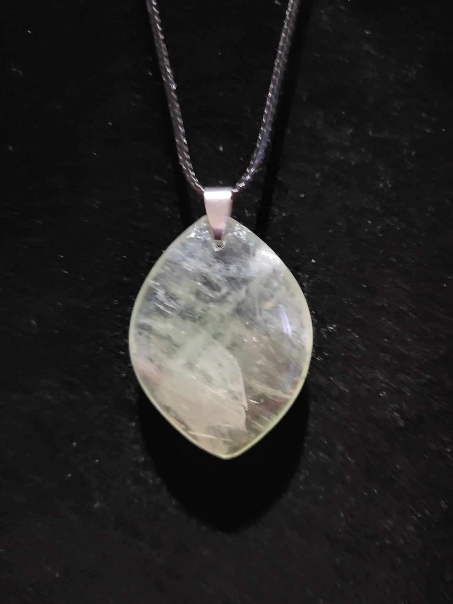 Pendentif pierre plate Fluorine verte
