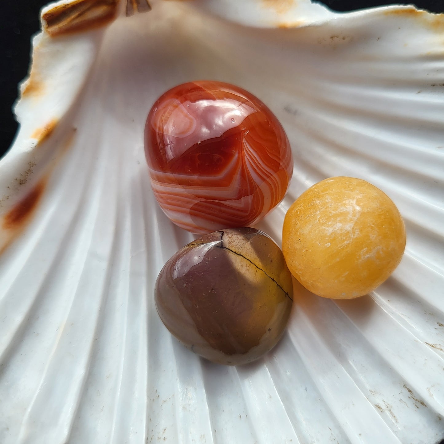 Pack Énergie & Vitalité — Cornaline Bandée, Jaspe Mokaïte & Calcite Orange