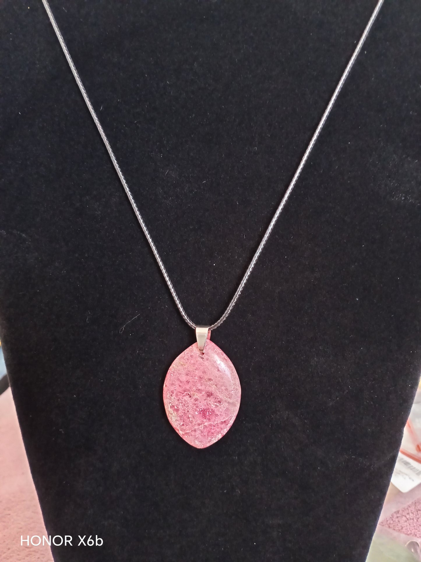 Pendentif pierre plate en rhodonite