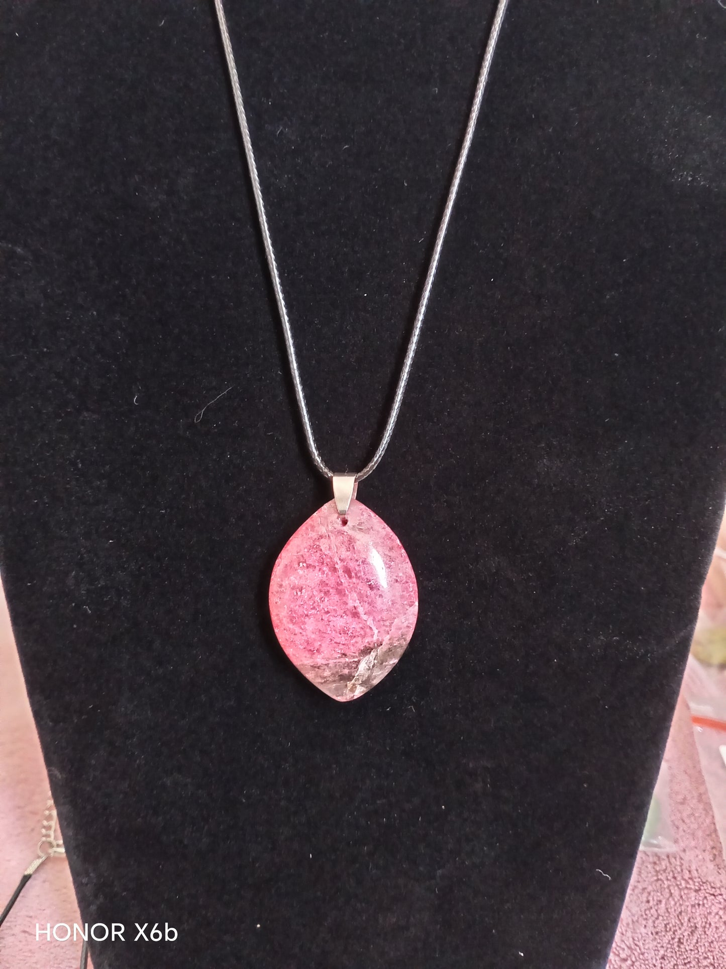 Pendentif pierre plate en rhodonite